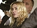 Madonna vai parar em hospital após cair de cavalo