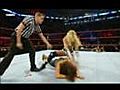 WWE : TLC ppv : Diva Championship match for de WWE women’s championship belt : Mickie James vs Michelle McCool(with Layla) (13/12/2009).