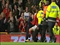 Beckham tackles pitch invader