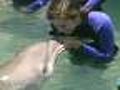 La felicidad de nadar con delfines Paola se llevó a sus amigas al Miami Seaquarium 07/26/2007