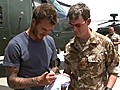 Beckham rend visite aux soldats britanniques en Afghanistan