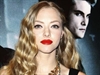 Amanda Seyfried Loses Her Cape