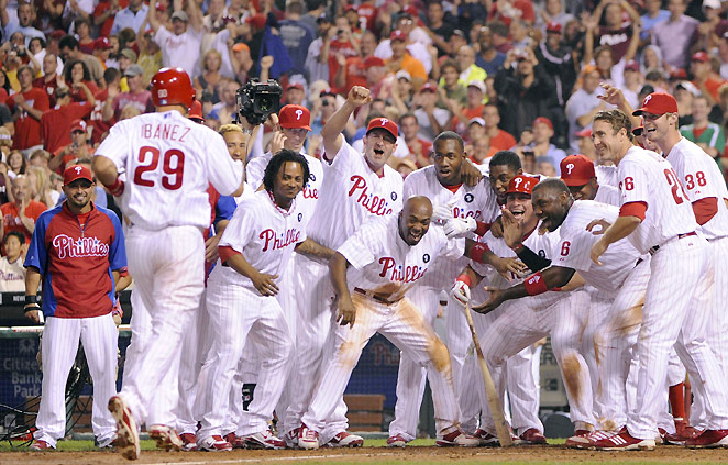 Ibanez’s walk-off powers Phils in 10th