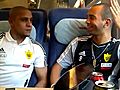 Diego Tardelli e Roberto Carlos cantando 