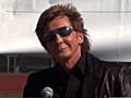 Video: Barry Manilow Gives Back to Next-Gen Musicians