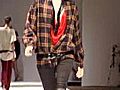 Grife Gêmeas combina roupas justas e largas