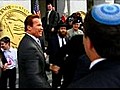 Schwarzenegger tanzt anlässlich Hanukkah