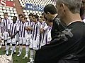 Los jugadores del Valladolid posan con un tigre Blanco