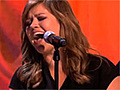 Kelly Clarkson Performs On The &#039;Ellen&#039; Show