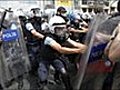 VIDEO: Riot police move into Athens square