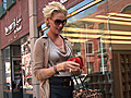 Katherine Heigl &#8212; Makin&#039; it Rain on the Homeless