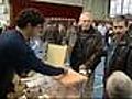El primer matrimonio homosexual vota en Madrid