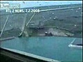 Un requin blanc saute sur le pont d&#039;un bateau