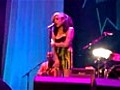 Amy Winehouse &#039;drunk&#039; on stage in Belgrade