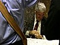 Gingrich &#039;glittered&#039; by protester during book signing