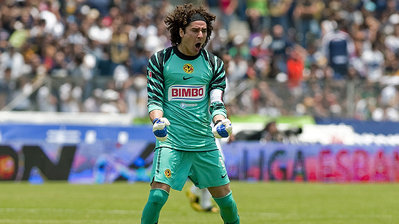 Juego Cruzado: Ochoa,  ¿titular indiscutido del Tri?