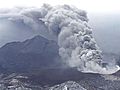 霧島連山の新燃岳、２７日朝も噴煙　交通への影響続く