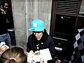 SNTV - Justin Bieber is mobbed