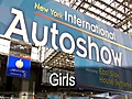 New York : les filles sexy du salon de l’auto