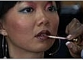 Harajuku Makeup - Applying Lipstick