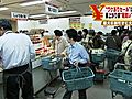 コーヒー・油の値上げが続く中、東京・上野の百貨店が「理由あり食品セール」