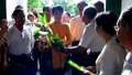 Suu Kyi visits pagodas in ancient city