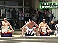 大相撲の被災地巡回慰問がスタート　横綱・白鵬、気合の土俵入りで被災者へエール