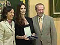 La actriz Paz Vega y el cantante Raphael galardonados en España