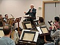 Así es el director de orquesta más longevo del mundo