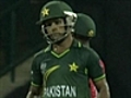 Pakistan beat Zimbabwe to reach q-finals