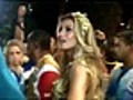 Gisele Bündchen é Vênus de Milo em sua estreia na avenida