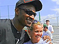 O’s Adam Jones having fun with fans