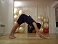 Yoga : apprenez la position du chien avec la tête en bas
