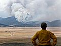 Crews battle NM fire,  which pushes into canyon