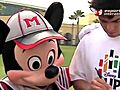 Kaká jugo a fútbol americano en Disneyworld