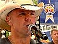Kenny Chesney brings ‘Beer’ to plaza party
