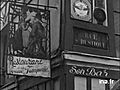 LES VENDANGES A MONTMARTRE ET 2 BOUTEILLES DESTINEES A TRUMAN ET STALINE