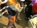 Un hombre se prende fuego tras la muerte de su esposa