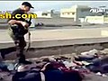 بالفيديو: جنود سوريون يضعون سلاحا بين جثث مدنيين لتبرير قتلهم