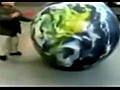 Un enfant mis KO par un ballon !