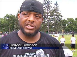 NFL Player In Minneapolis Hosting Youth Football Camp