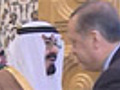 العاهل السعودي يلتقي رئيس وزراء تركيا خلال زيارته إلى الرياض