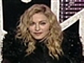 Madonna visita famílias de vítimas do acidente na França