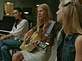 Gwyneth Paltrow Performs &#039;Landslide&#039; On &#039;Glee&#039;