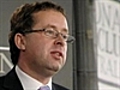 Qantas flags FY11 profit-550m