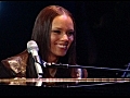 Alicia Keys - Fallin&#039; (Live at NYU Yahoo Pepsi Smash)