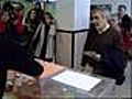 Llamazares vota en el madrileño barrio de Chamberí