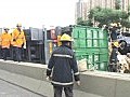 貨櫃車坪石邨對開天橋翻側11人受傷