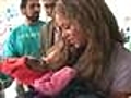 Shakira fala com sobreviventes de ciclone