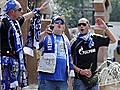 Schalke-Fans feiern ihre Mannschaft